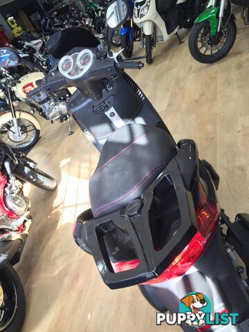 2015 BENELLI CAFFENERO 150CC SCOOTER