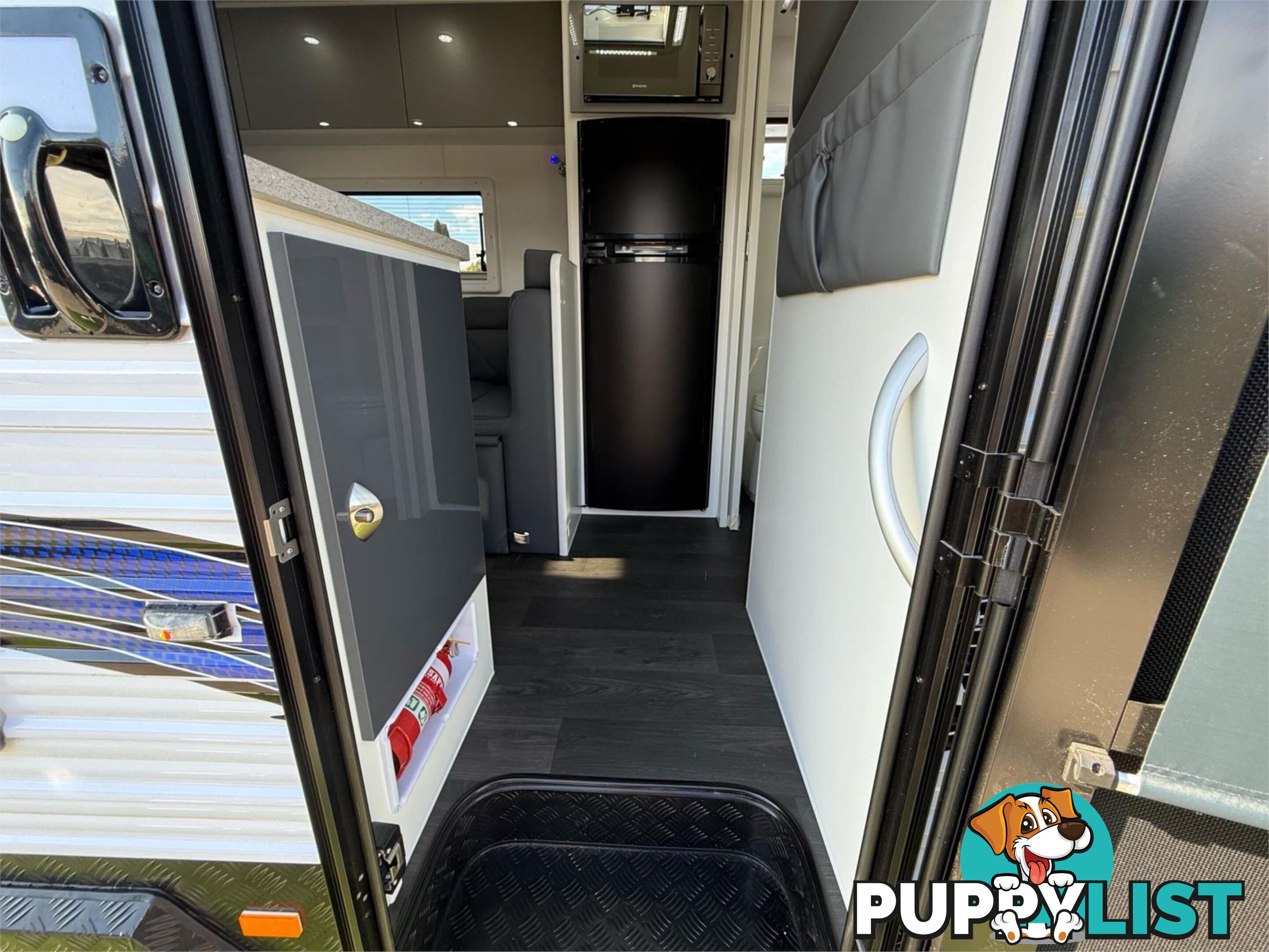 2025 SILVER VALLEY CARAVANS BAROSSA 20'6'' TANDEM AXLE TOURER