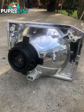 landrover discovery 2 front passenger side headlight