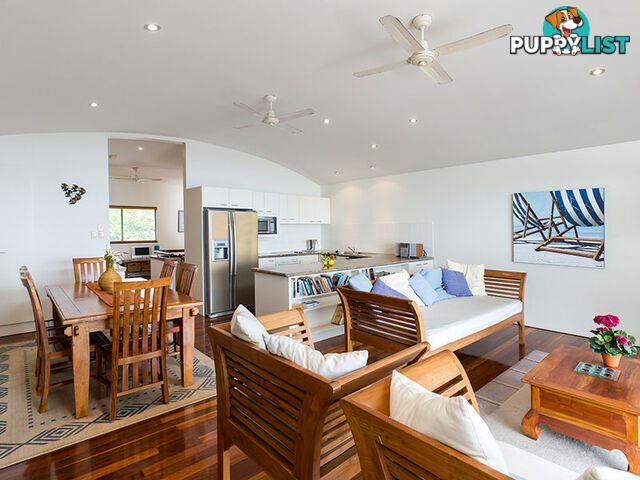 2/6 Cumming Parade POINT LOOKOUT QLD 4183