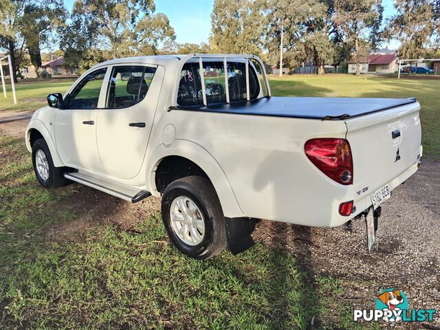 2014 Mitsubishi Triton  GLX 4X4 DUAL CAB TURBO DIESEL 
