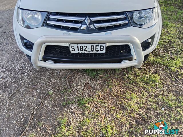 2014 Mitsubishi Triton  GLX 4X4 DUAL CAB TURBO DIESEL 