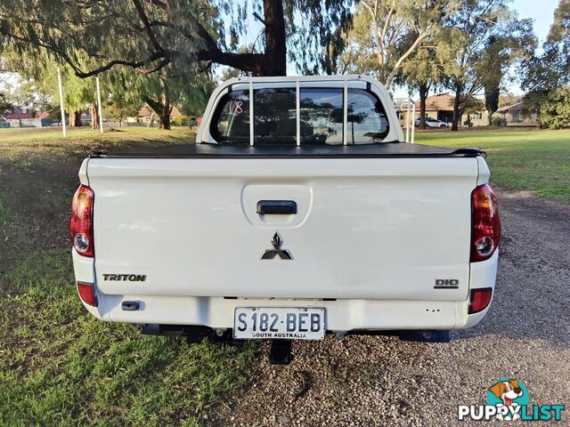 2014 Mitsubishi Triton  GLX 4X4 DUAL CAB TURBO DIESEL 