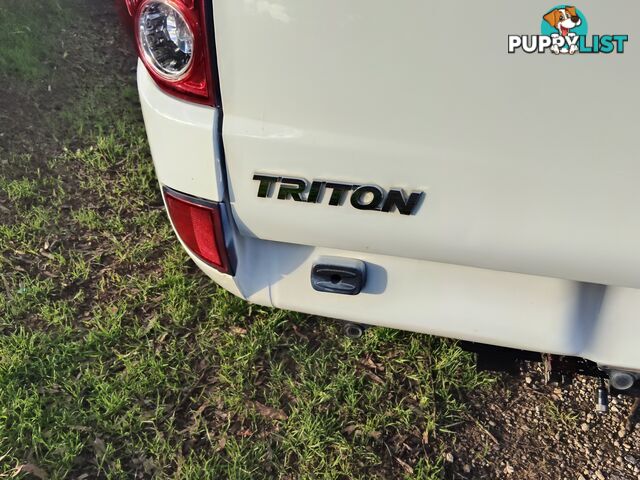 2014 Mitsubishi Triton  GLX 4X4 DUAL CAB TURBO DIESEL 