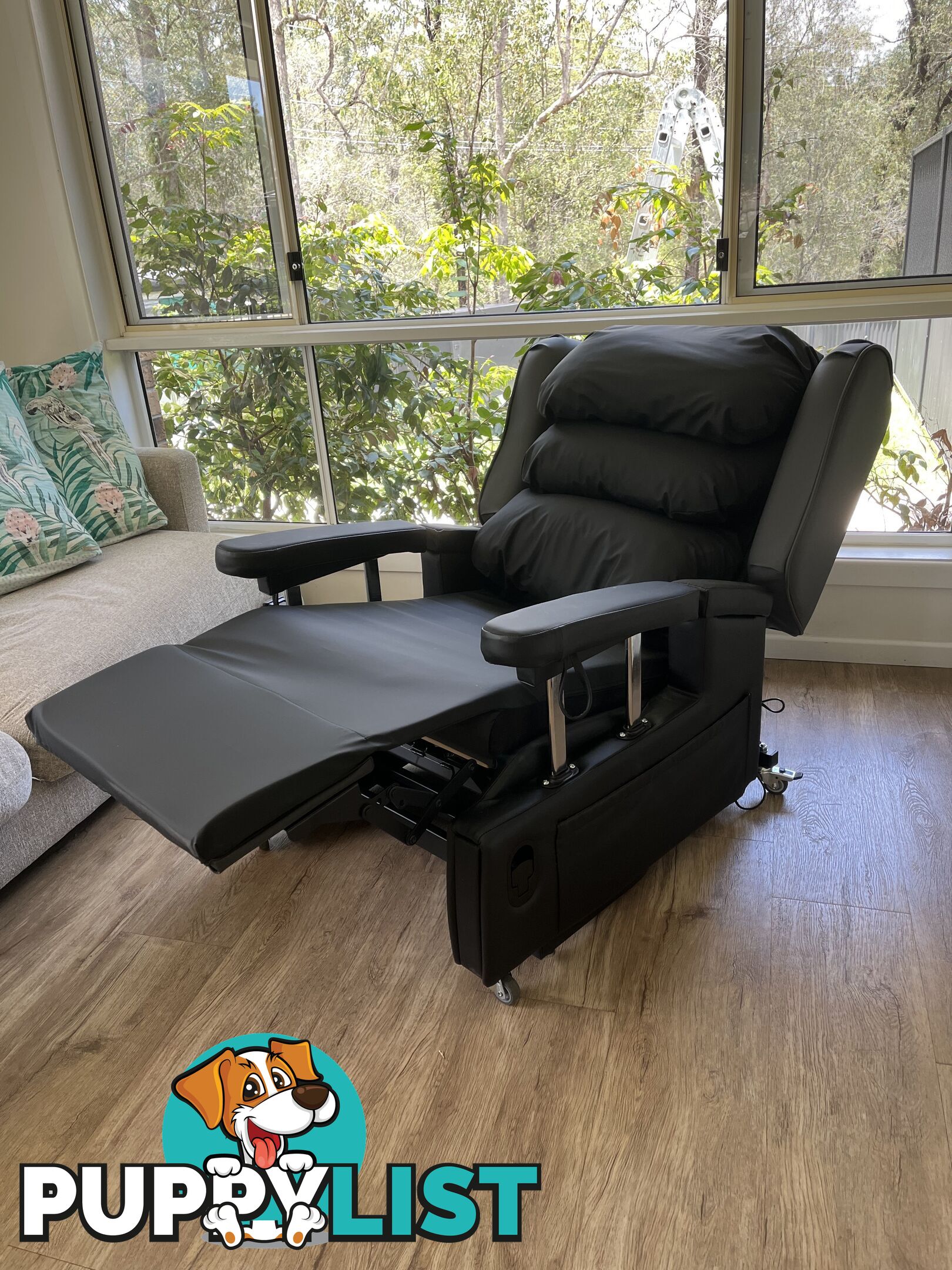 Accora Configura Comfort Black Edition Twin Motor Lift Chair ***ALL OFFERS CONSIDERED***