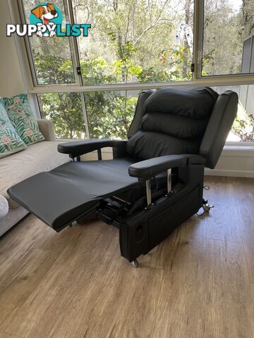 Accora Configura Comfort Black Edition Twin Motor Lift Chair ***ALL OFFERS CONSIDERED***