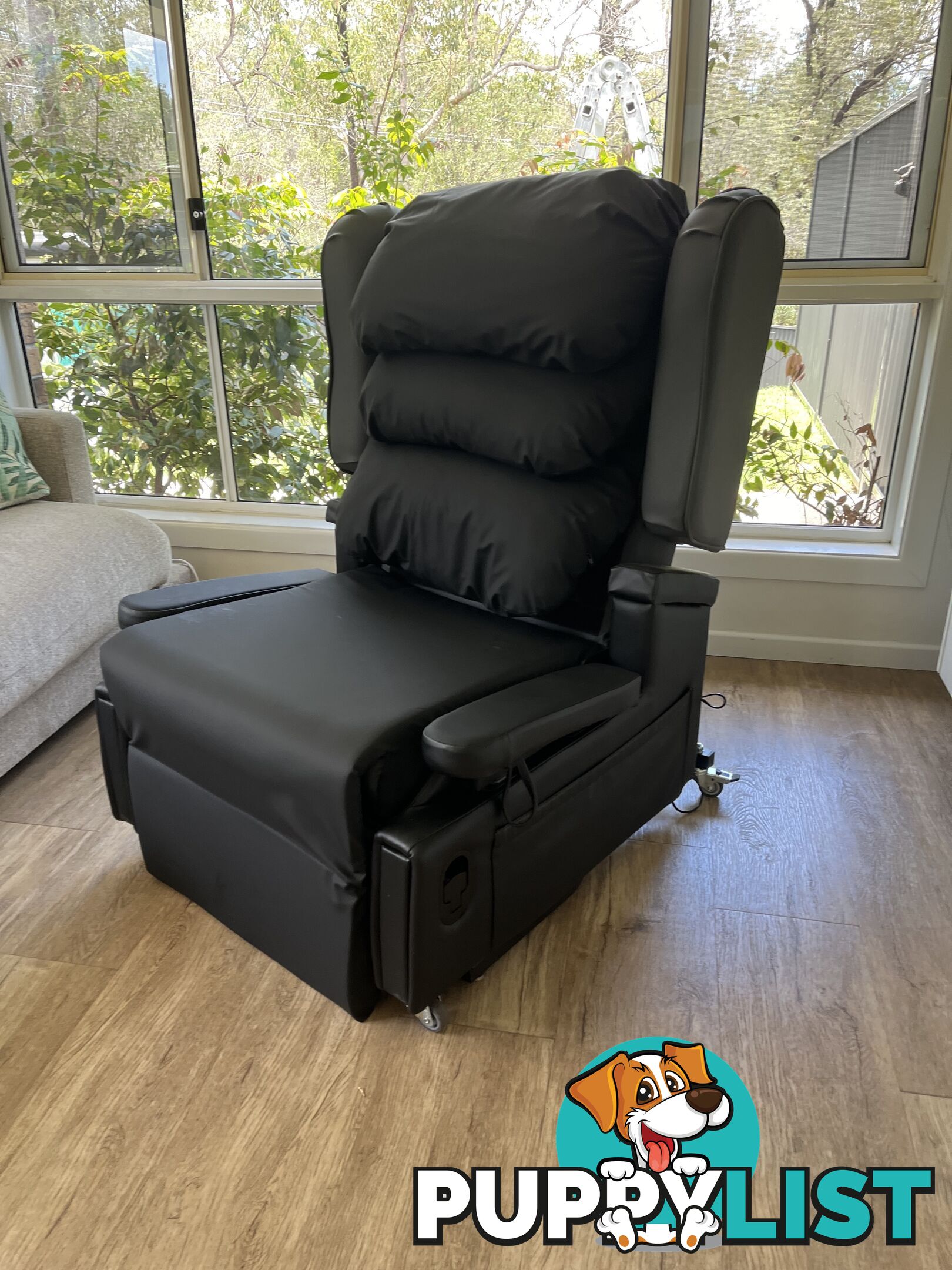 Accora Configura Comfort Black Edition Twin Motor Lift Chair ***ALL OFFERS CONSIDERED***