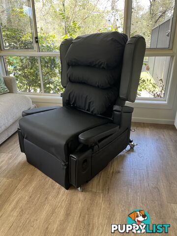 Accora Configura Comfort Black Edition Twin Motor Lift Chair ***ALL OFFERS CONSIDERED***