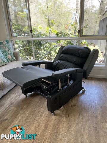 Accora Configura Comfort Black Edition Twin Motor Lift Chair ***ALL OFFERS CONSIDERED***