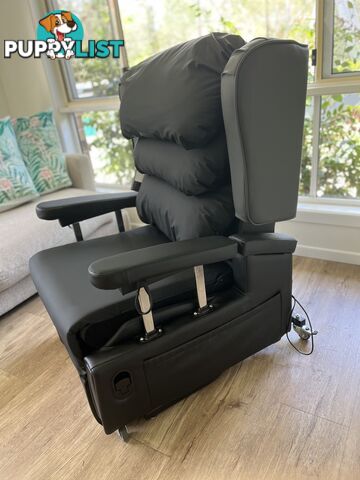 Accora Configura Comfort Black Edition Twin Motor Lift Chair ***ALL OFFERS CONSIDERED***