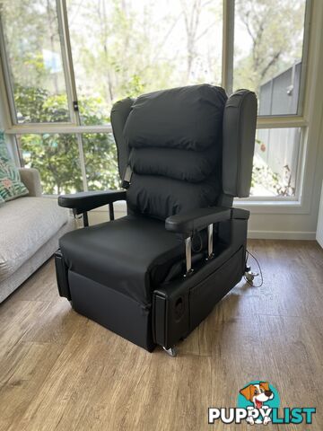Accora Configura Comfort Black Edition Twin Motor Lift Chair ***ALL OFFERS CONSIDERED***