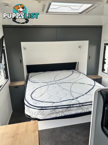 2022 Sunseeker Desert Storm Bunks