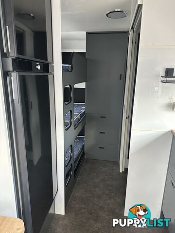 2022 Sunseeker Desert Storm Bunks