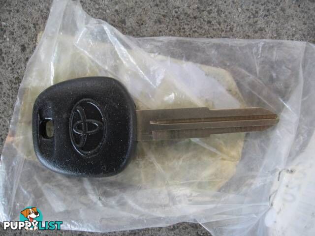 TOYOTA TRANSMITTER KEY NEW UN-CUT Toyota Part No.: 89785-35020