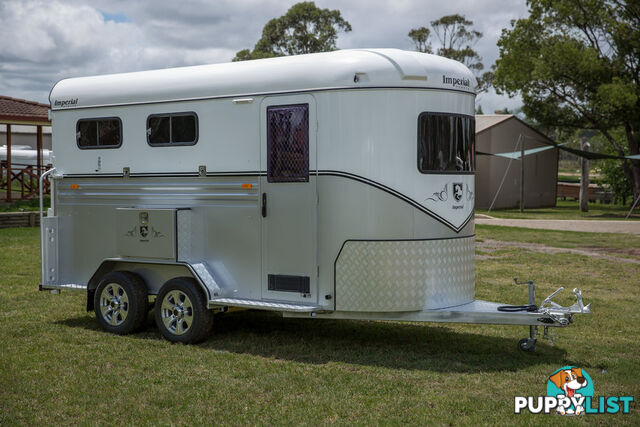 Imperial 2 Horse Angle Load Classic Camper