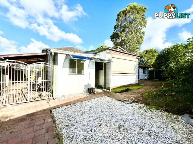 22 DAN CRESCENT LANSVALE NSW 2166