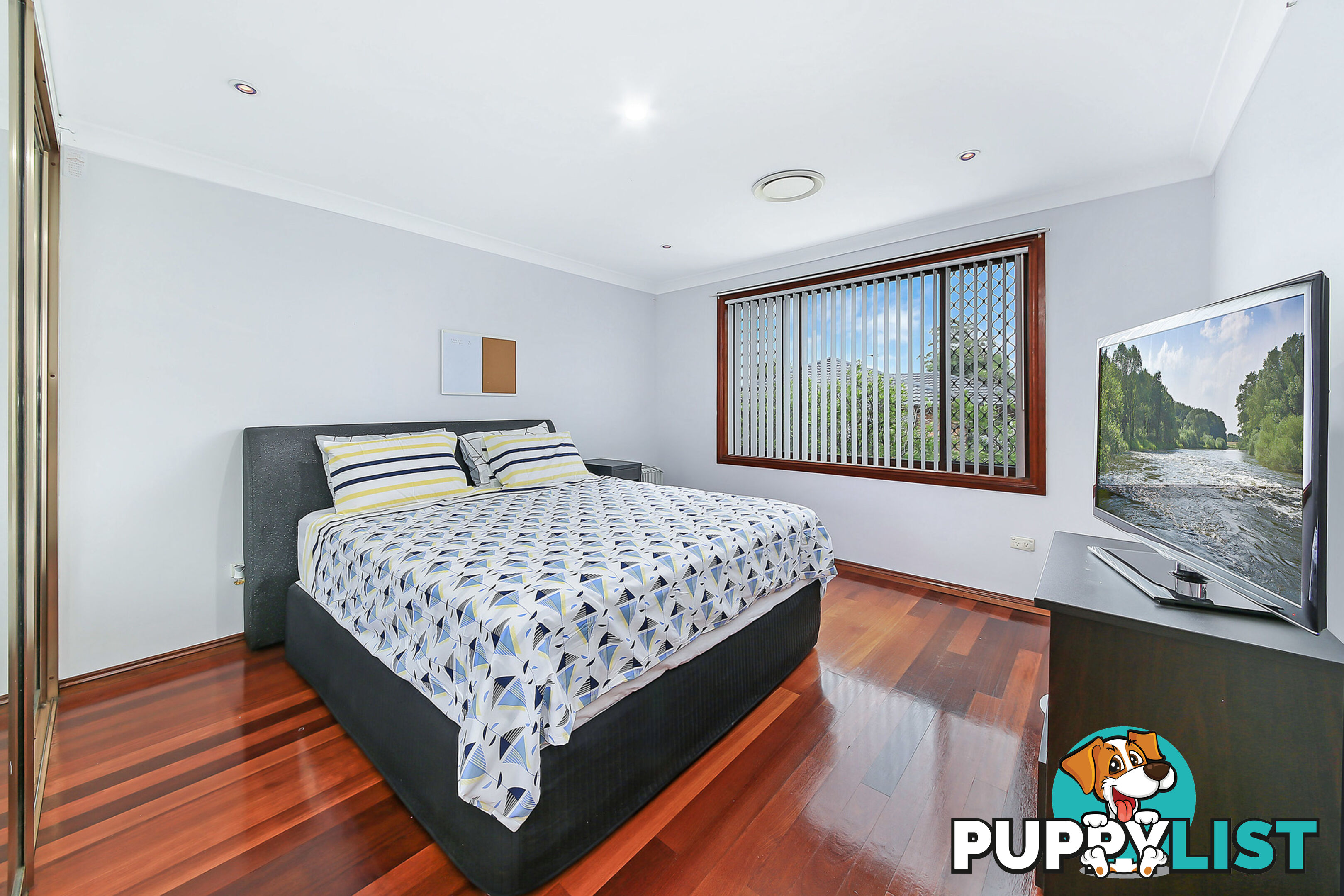 5 Moonbi Close GREENFIELD PARK NSW 2176