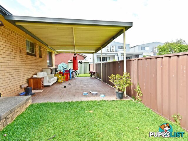 1 GLADSTONE ST CANLEY HEIGHTS NSW 2166