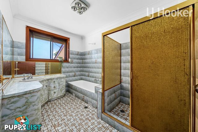 7 Drummoyne Cr ST JOHNS PARK NSW 2176