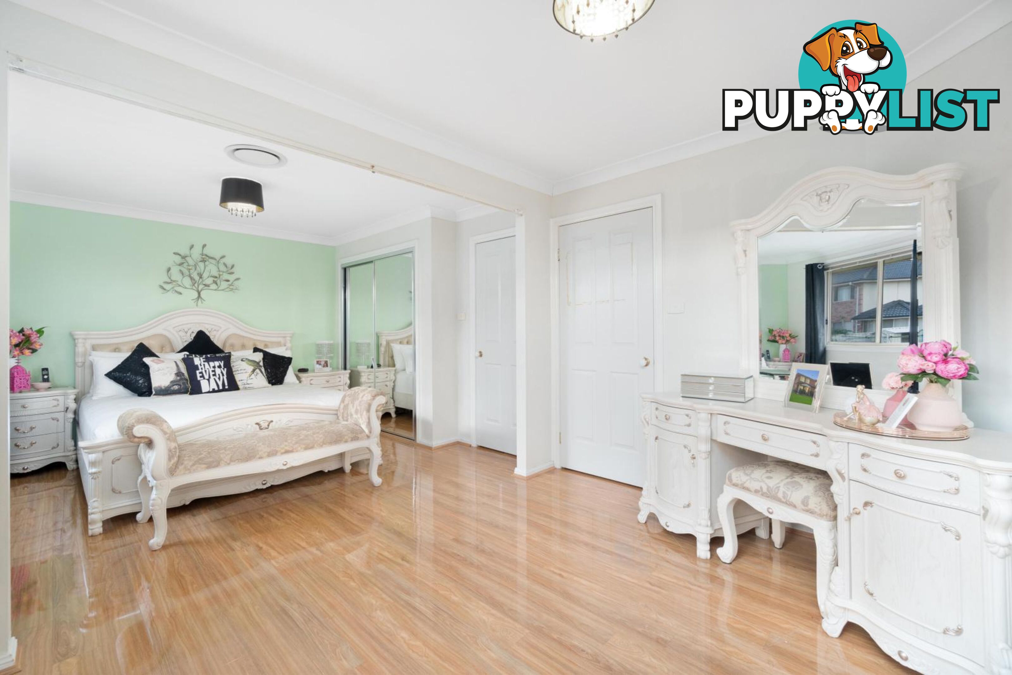 8 Redpa Close WEST HOXTON NSW 2171