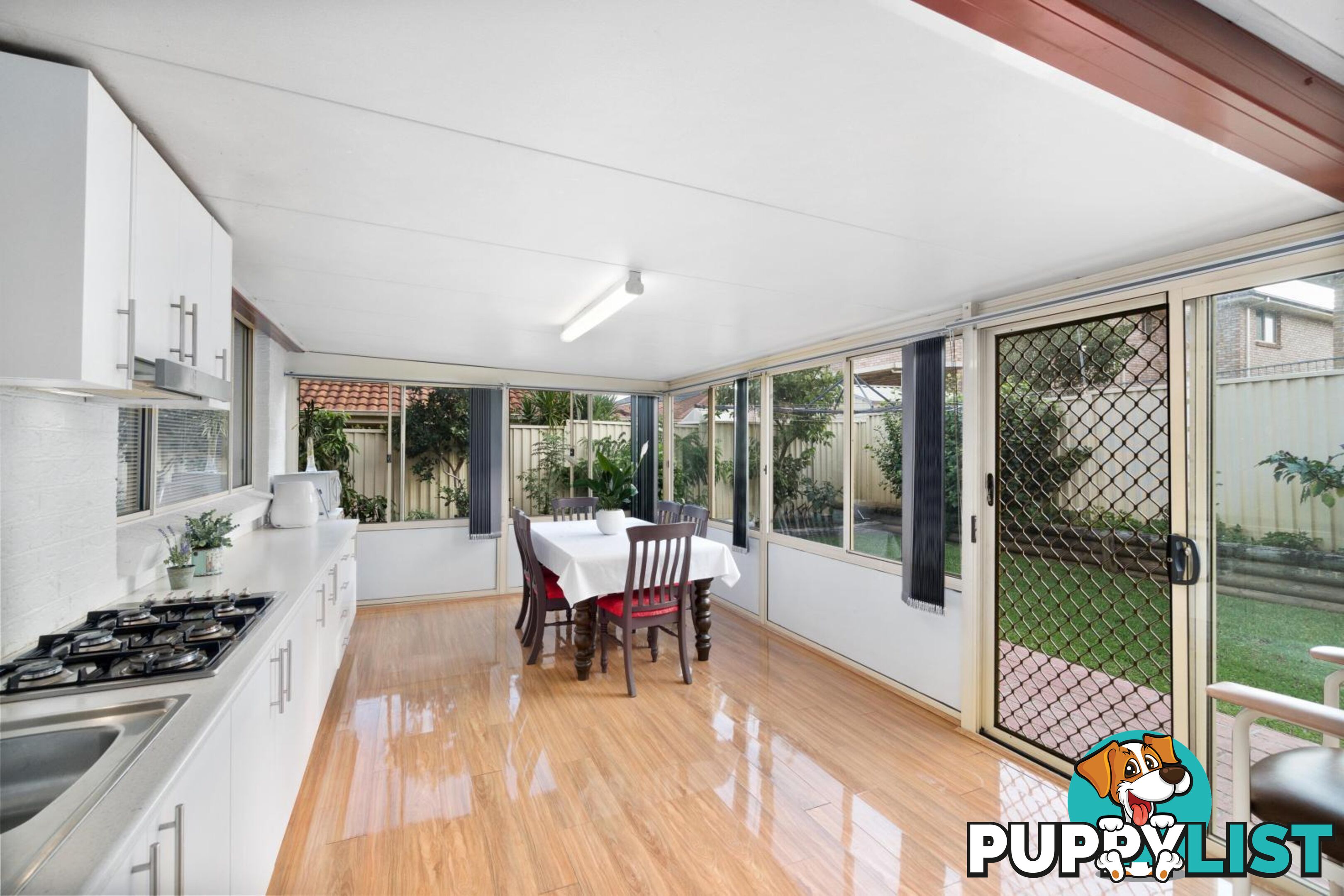8 Redpa Close WEST HOXTON NSW 2171