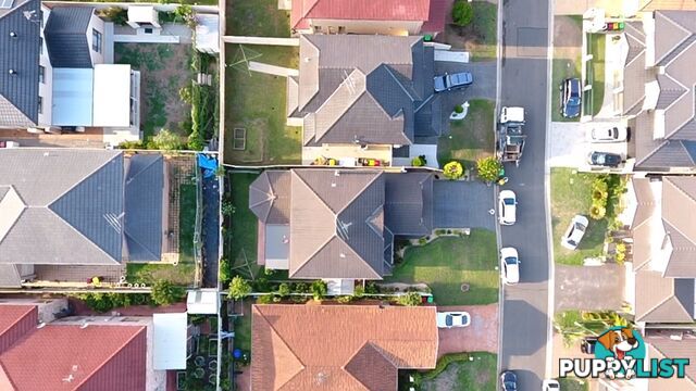 8 Redpa Close WEST HOXTON NSW 2171