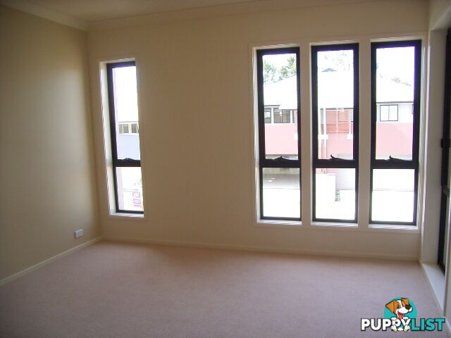 65 Greenway Circuit MOUNT OMMANEY QLD 4074