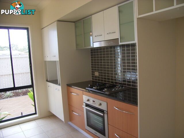 65 Greenway Circuit MOUNT OMMANEY QLD 4074