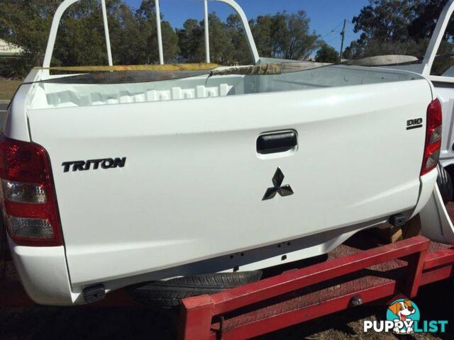 2016 MITSUBISHI TRITON TAILGATE LIFT GATE