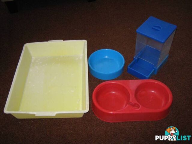 FOOD & WATER CONTAINERS FOR YOUR PETS