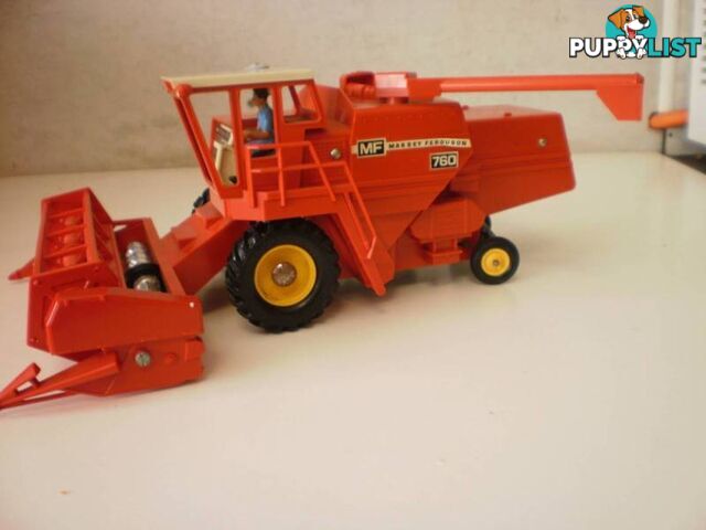 DIE CAST TOY -- VINTAGE 1978 MASSEY FERGUSON COMBINE HARVESTER