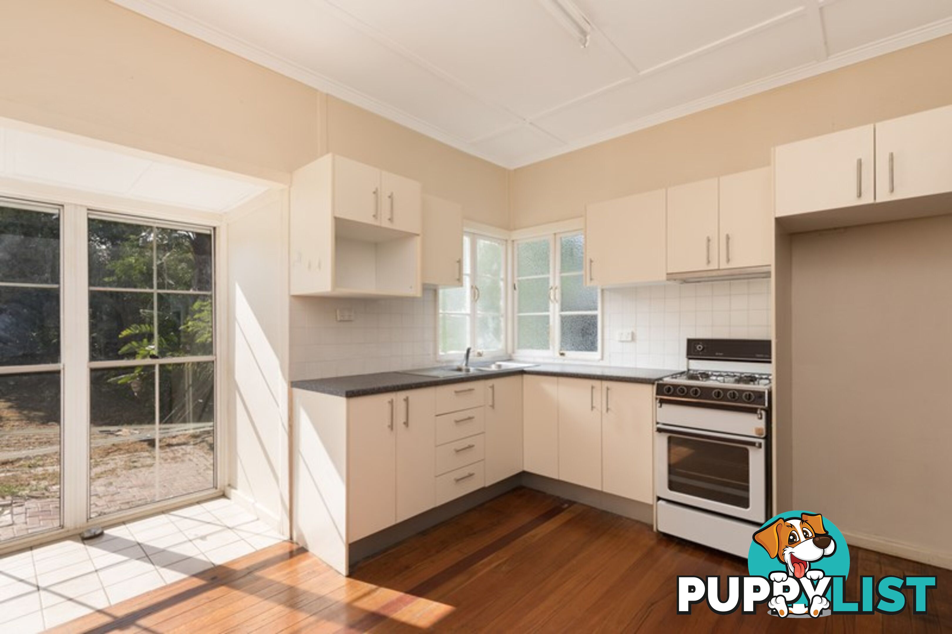 21-23 Logan Street GREENSLOPES QLD 4120