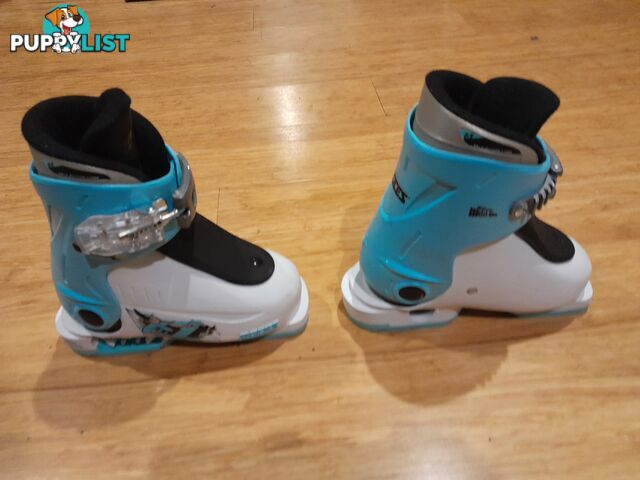 ROCES IDEA UP SKI BOOTS WHITE LIGHT BLUE 16-18.5 AGE 2-5 YEARS MALVERN EAST MELBOURNE