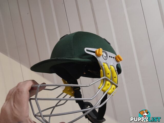 CRICKET HELMET GREEN ALBION 54-56CM MALVERN EAST MELBOURNE