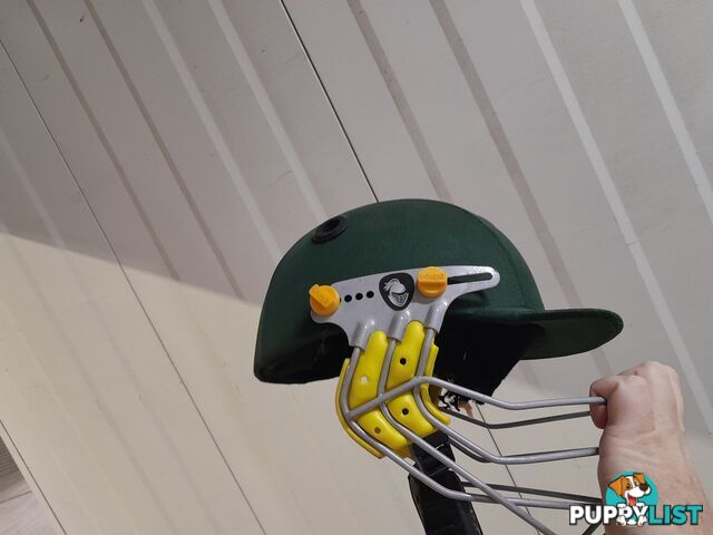 CRICKET HELMET GREEN ALBION 54-56CM MALVERN EAST MELBOURNE