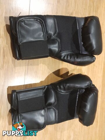 BOXING GLOVES RING FIGHT BLACK MEDIUM SIZE MALVERN EAST MELBOURNE