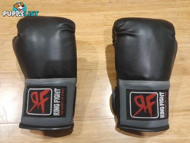 BOXING GLOVES RING FIGHT BLACK MEDIUM SIZE MALVERN EAST MELBOURNE