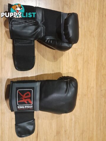 BOXING GLOVES RING FIGHT BLACK MEDIUM SIZE MALVERN EAST MELBOURNE