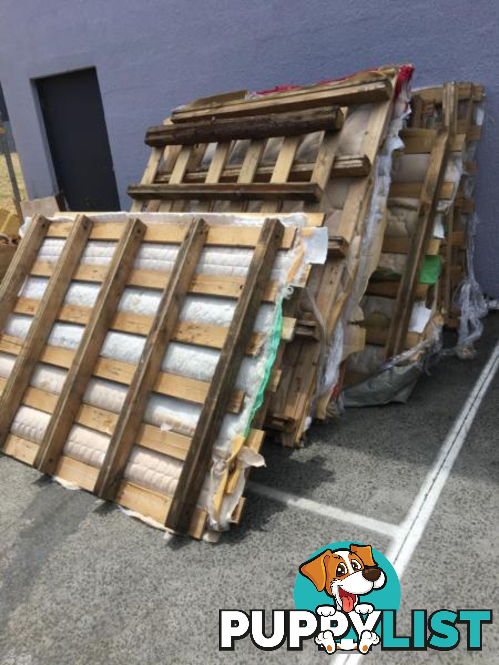 Free fire wood / big pallet in Oakleigh