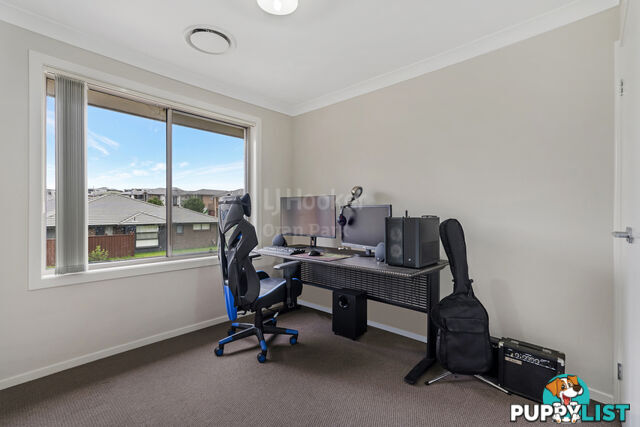 70 Richards Loop ORAN PARK NSW 2570