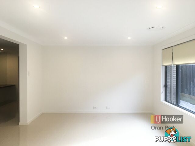 11 Hinton Loop ORAN PARK NSW 2570