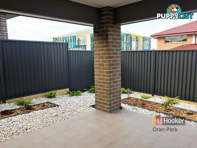 11 Hinton Loop ORAN PARK NSW 2570