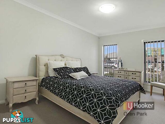 15 Richards Loop ORAN PARK NSW 2570