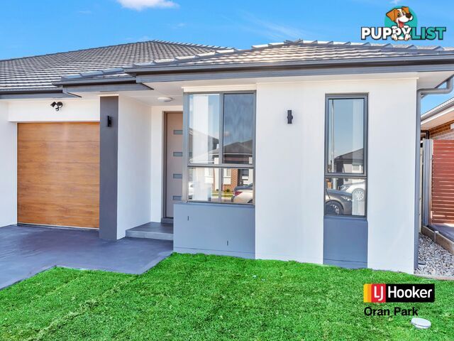 16b Hansford Street ORAN PARK NSW 2570