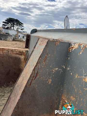 Truck tipper body