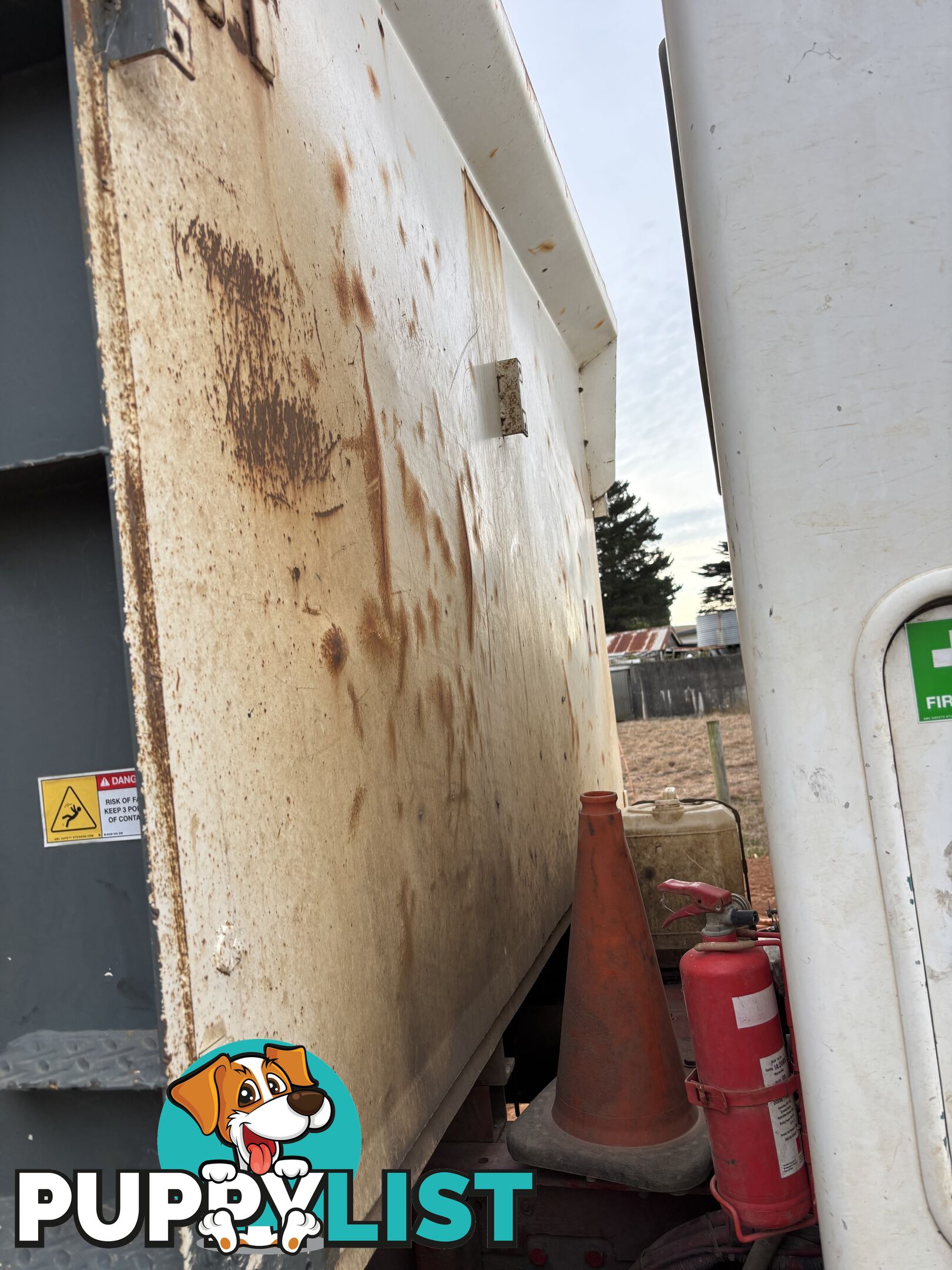 Truck tipper body