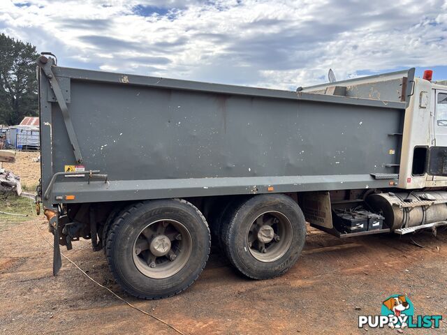Truck tipper body