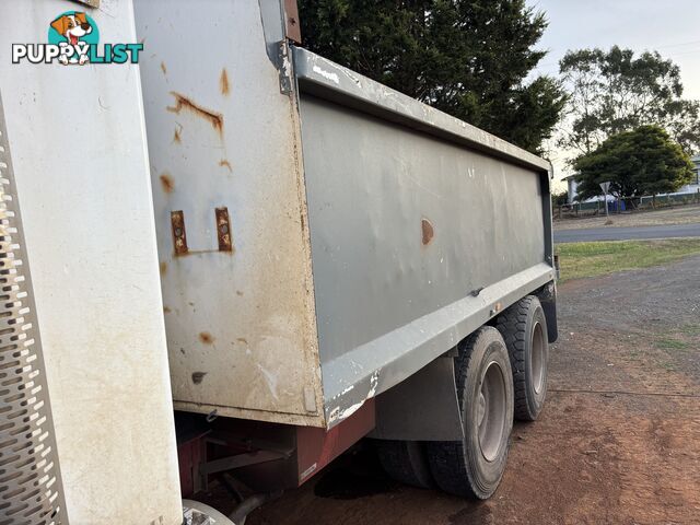 Truck tipper body