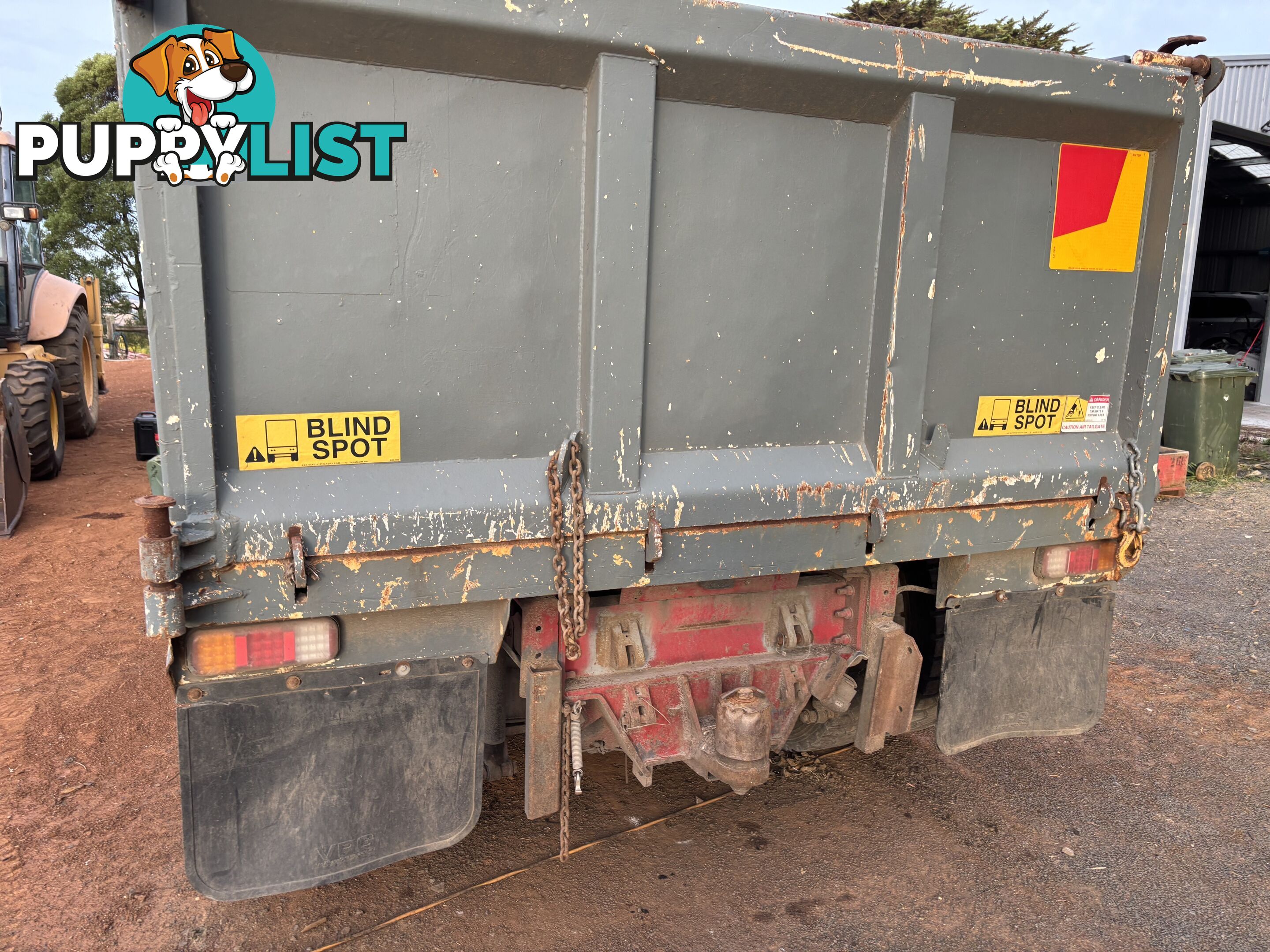 Truck tipper body