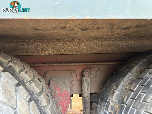 Tipper body subframe and hoist
